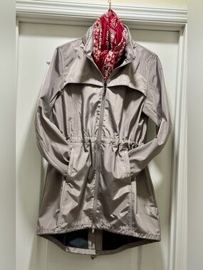 Women’s Mondetta Taupe Zip-Front Raincoat, M